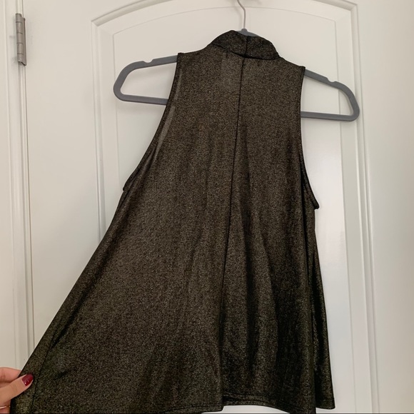 Sleeveless Gold Top - Picture 2 of 4